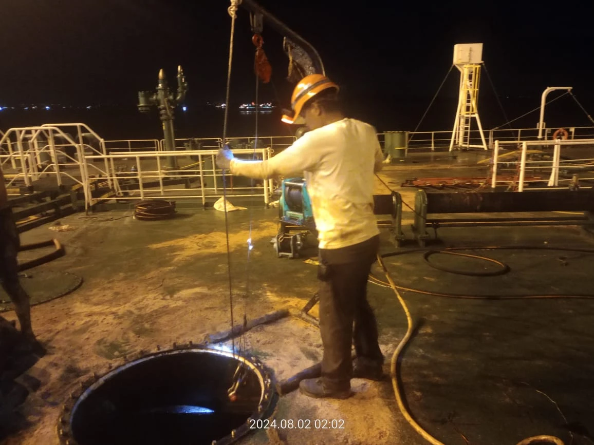 Chemical washing and preparation for change cargo in Batam