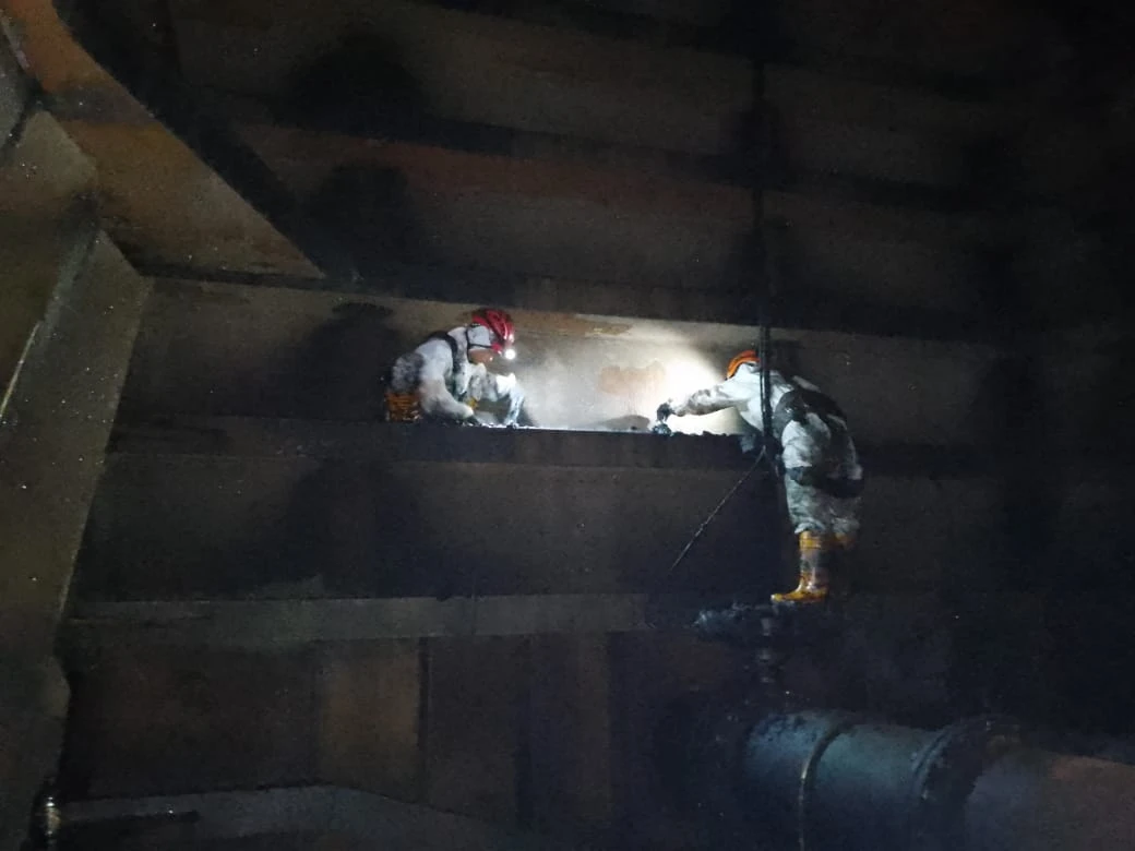 Professional crew cleaning an industrial storage tank in Batam